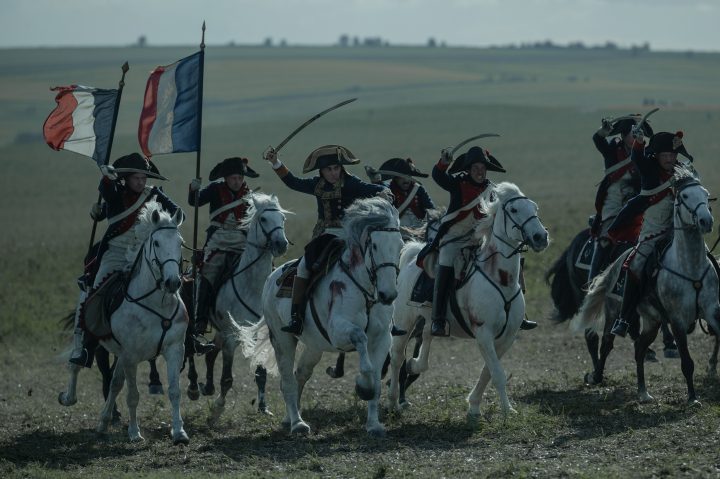 《拿破仑》史诗片再度亮相，震撼呈现奥斯特里茨战役新片段