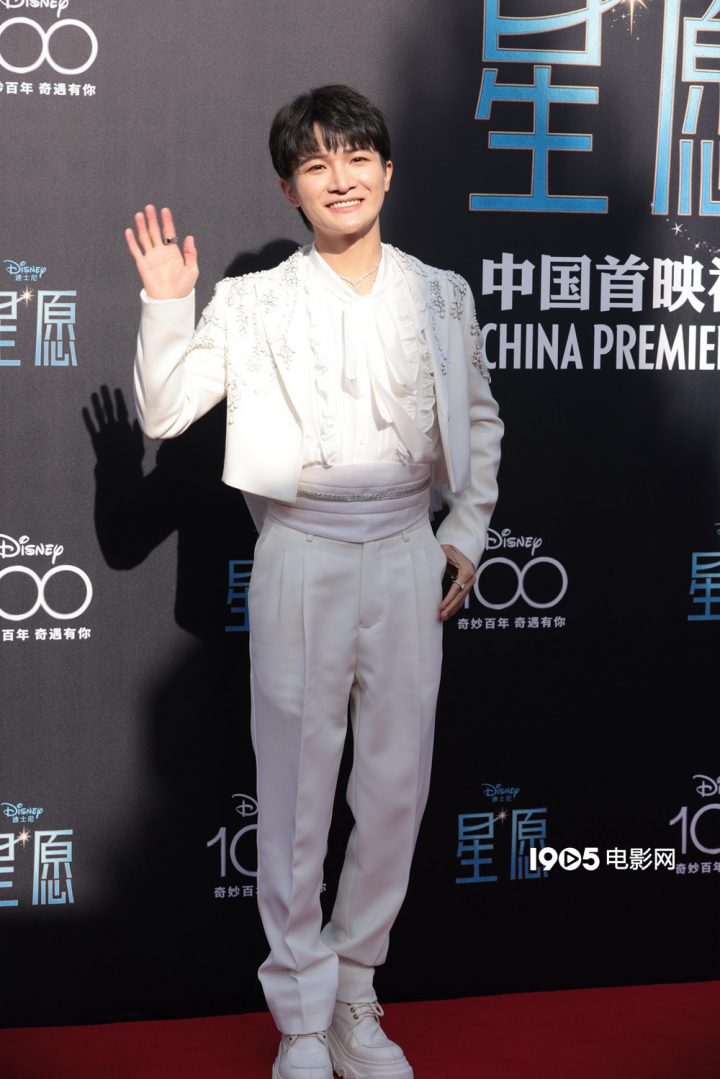 刘亦菲回归家乡，与适周深等众星共同出席《星愿》首映