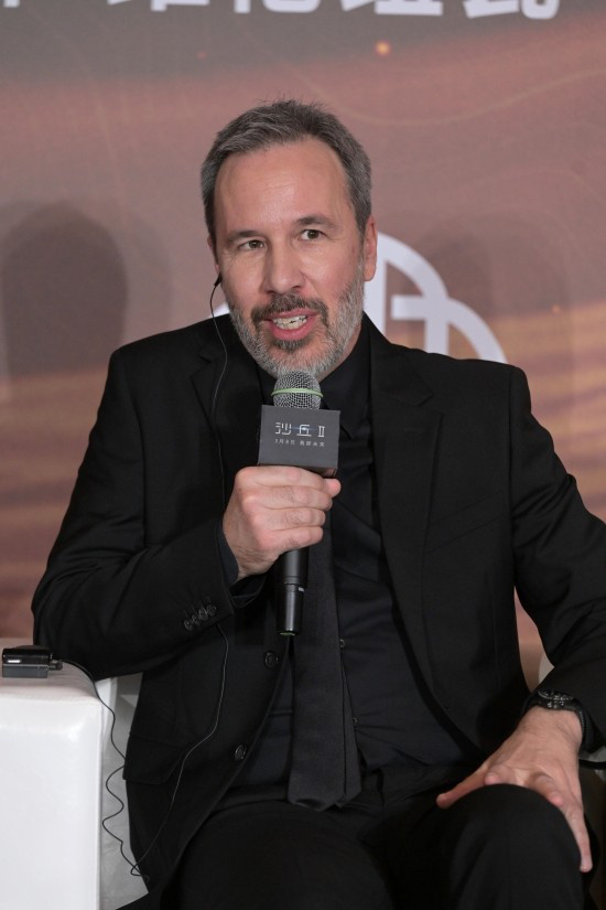 郭帆导演与《沙丘2》导演进行对谈，对《流浪地球》的视效给予赞扬。