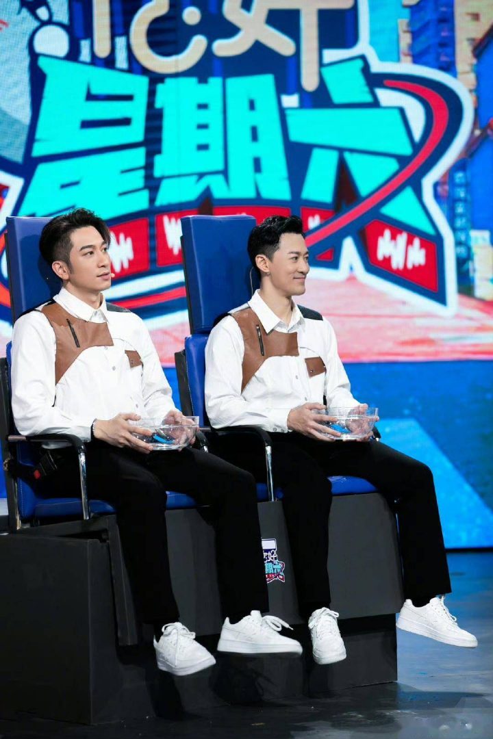 期待吴卓羲宣布重返乐坛，与林峯、黄宗泽聚会引关注的TVB前小生