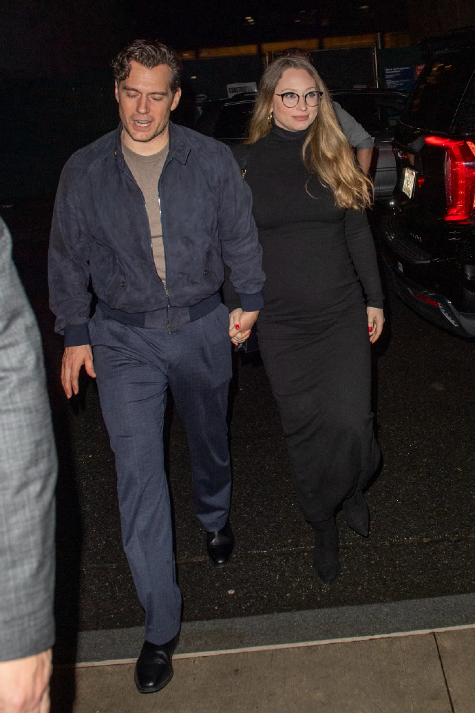 亨利·卡维尔亮相《绝密型战》纽约首映礼，公布女友怀孕喜讯