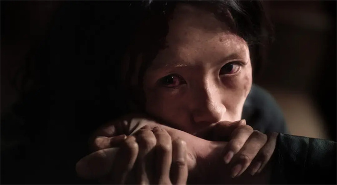章子怡主演的陈可辛新片《酱园弄》曝光妆容，面容呈现枯瘦效果-2