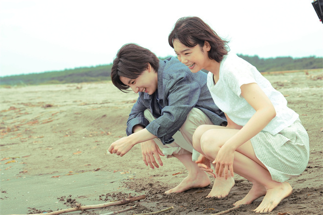 《不能说的秘密》：京本大我与古川琴音在海边的约会剧照-1
