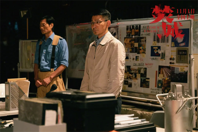 73岁他携《炸裂新片》归来，票房已破百亿-2