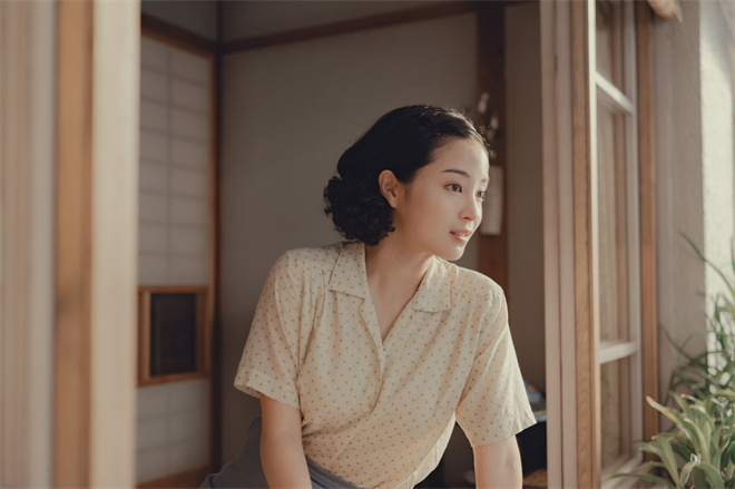 广濑铃×二阶堂富美石黑一雄作品《远山淡影》剧照曝光-1