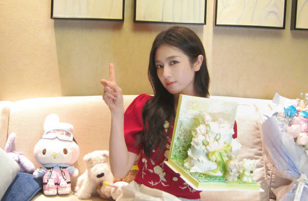 李兰迪笑容灿烂，庆祝出道15周年美照！-3