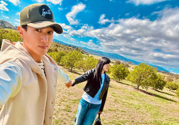 吴尊夫妇“甜蜜暴击”：牵手旅行，爱意满屏-2