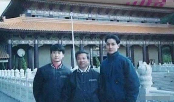 吴彦祖晒《30年前与吴京合影》 网友呼吁：合作一把-2