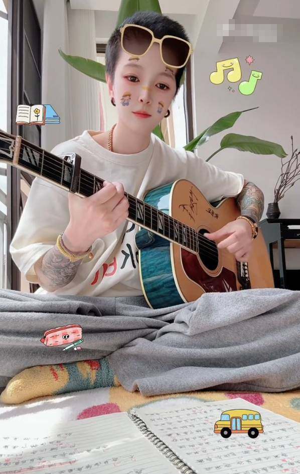 《好声音》毕夏：去年车祸连开颅两次经历-1