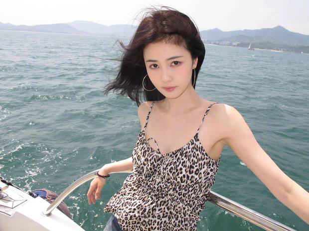 白鹿豹纹吊带，海上怡然自得-4