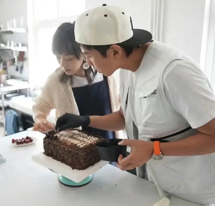 邓超孙俪“亲手”制蛋糕 庆小花11岁诞辰-2