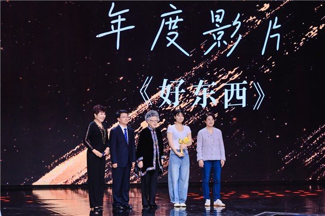葛优、咏梅、张子枫荣获年度男女演员-1