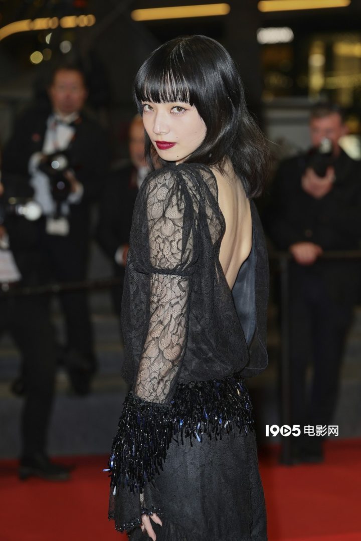 《8号出口》戛纳首映：二宫和也与小松菜奈登场！-2