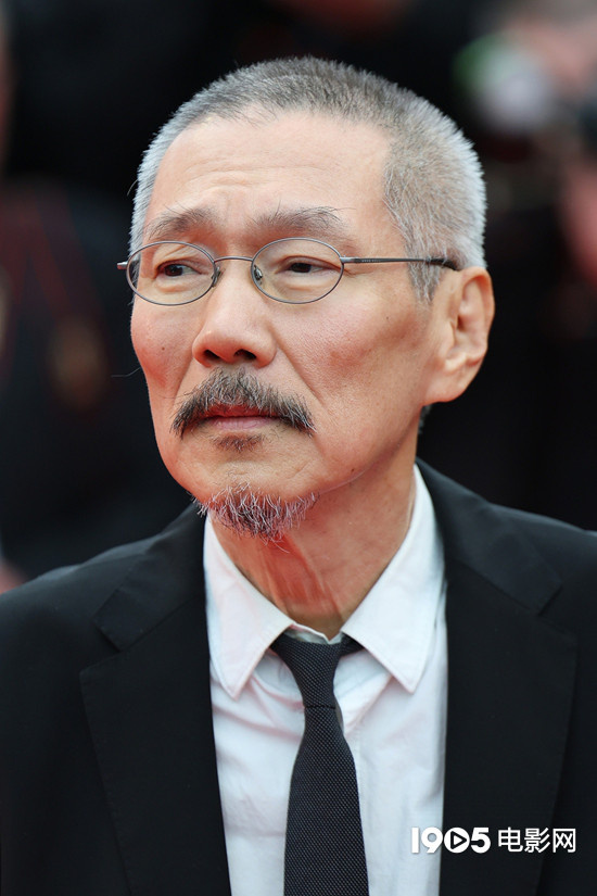 戛纳红毯新规后，《刘晓庆》《龚俊》《是枝裕和》等明星亮相！-3
