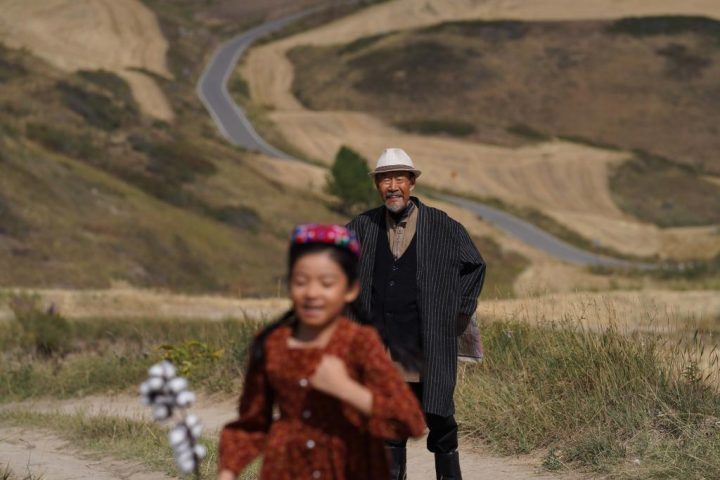 《阿克达拉》：援疆故事，全国银幕绽放-1