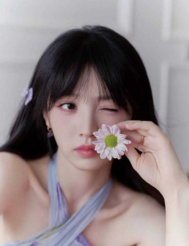 田曦薇紫色挂脖裙，微卷簪花如精灵般甜美灵动-1