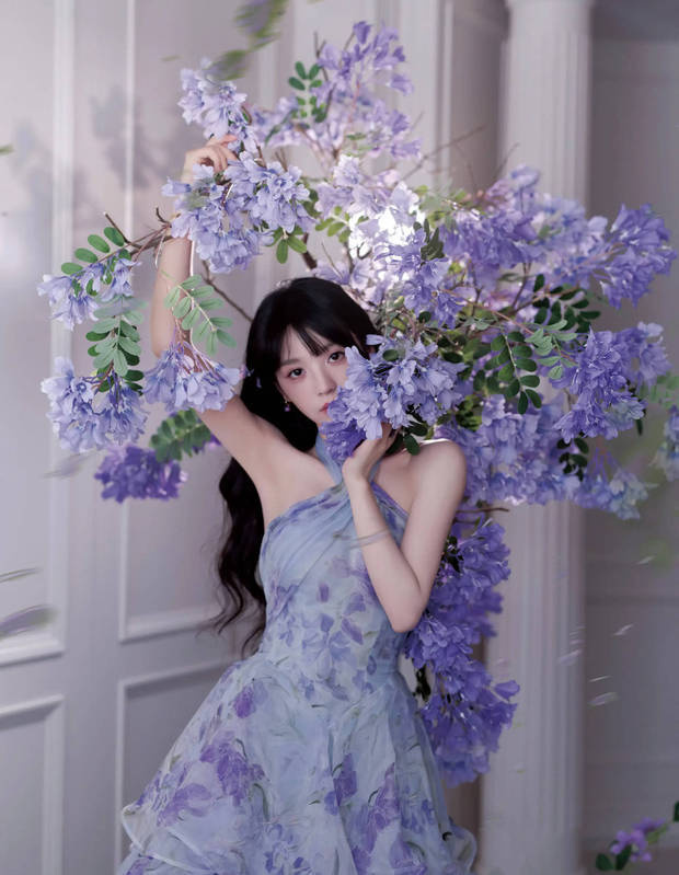 田曦薇紫色挂脖裙，微卷簪花如精灵般甜美灵动-2