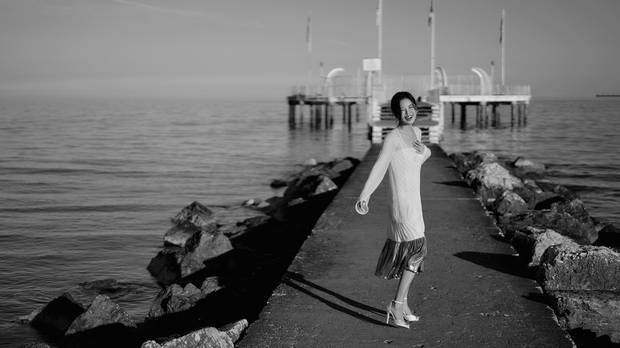 辛芷蕾白衣海边,气质温柔,回眸一笑生辉-2 辛芷蕾白衣海边,气质温柔,回眸一笑生辉-2