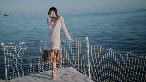 辛芷蕾白衣海边,气质温柔,回眸一笑生辉-3 辛芷蕾白衣海边,气质温柔,回眸一笑生辉-3