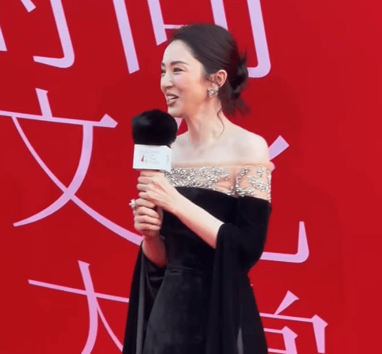 董璇谈与张维伊婚事争议:感谢关心!-1 董璇谈与张维伊婚事争议:感谢关心!-1