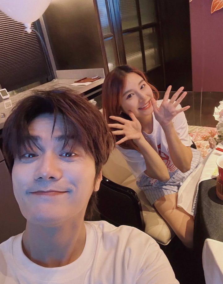 陆虎晒照纪念与陈曌旭“恋爱十年”恩爱如初-1 陆虎晒照纪念与陈曌旭“恋爱十年”恩爱如初-1