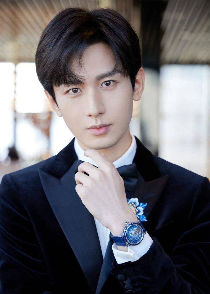 成毅自曝8年未陪家人出游,敬业背后的遗憾-1 成毅自曝8年未陪家人出游,敬业背后的遗憾-1