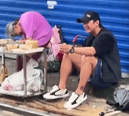 邓超南昌探店:一毛钱凉菜赞奶奶“如花般年轻”-1 邓超南昌探店:一毛钱凉菜赞奶奶“如花般年轻”-1