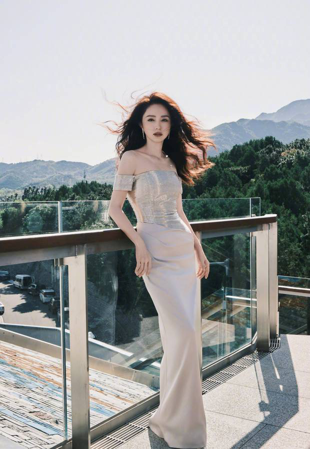 董璇白色露肩礼服 尽显女神风采-1 董璇白色露肩礼服 尽显女神风采-1