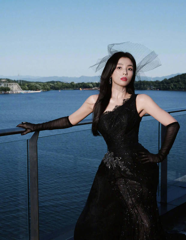 刘涛着黑裙,变身神秘画报女神-2 刘涛着黑裙,变身神秘画报女神-2