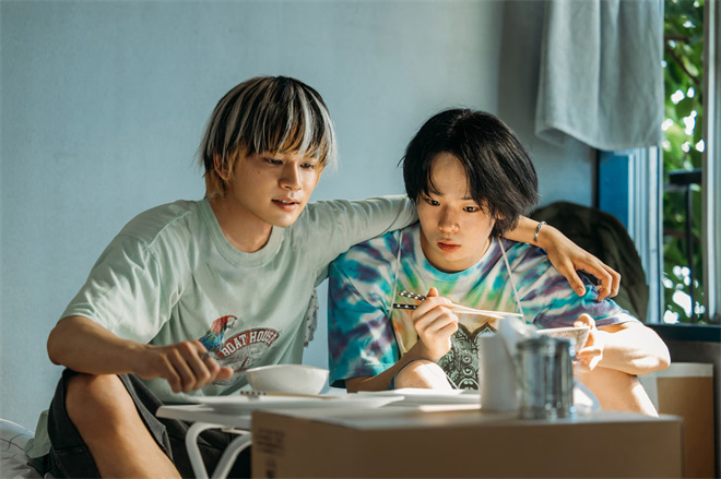 《愚者的身份》剧照：绫野刚与木南晴夏共赴灯下之约-1