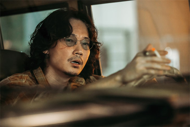 《愚者的身份》剧照：绫野刚与木南晴夏共赴灯下之约-2