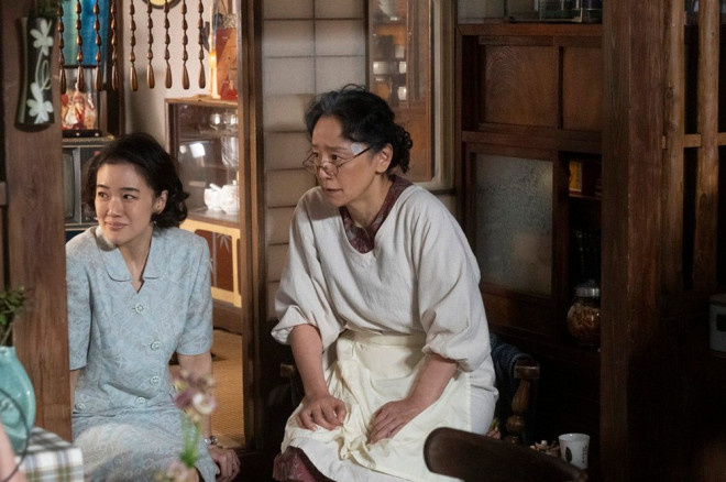 《东京出租车》剧照：苍井优与倍赏千惠子同饰一角-2