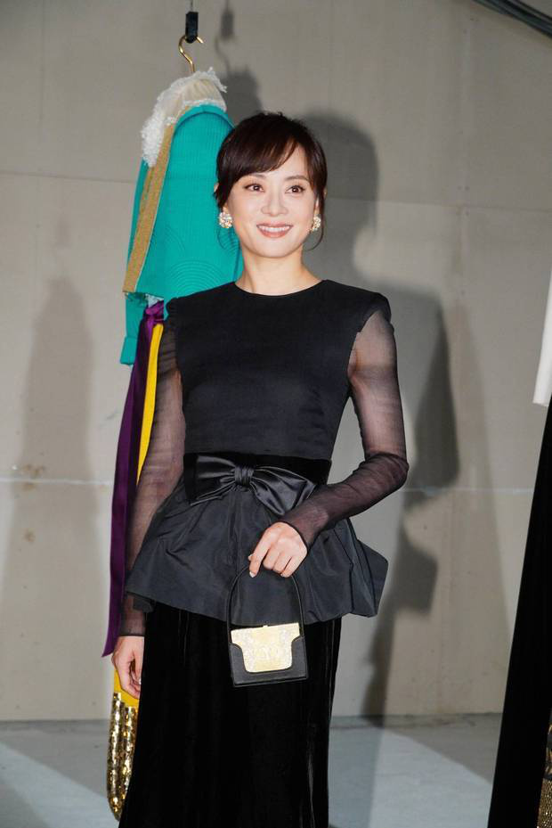 孙俪与何超莲同框:优雅知性PK甜美可人-1 孙俪与何超莲同框:优雅知性PK甜美可人-1