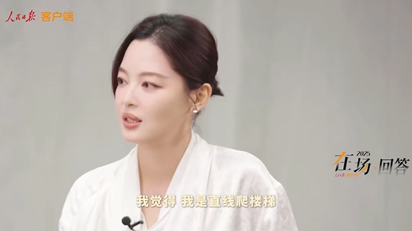 “弯道超车”?威尼斯影后辛芷蕾:我“直线爬楼梯”,步履稳健-1 “弯道超车”?威尼斯影后辛芷蕾:我“直线爬楼梯”,步履稳健-1