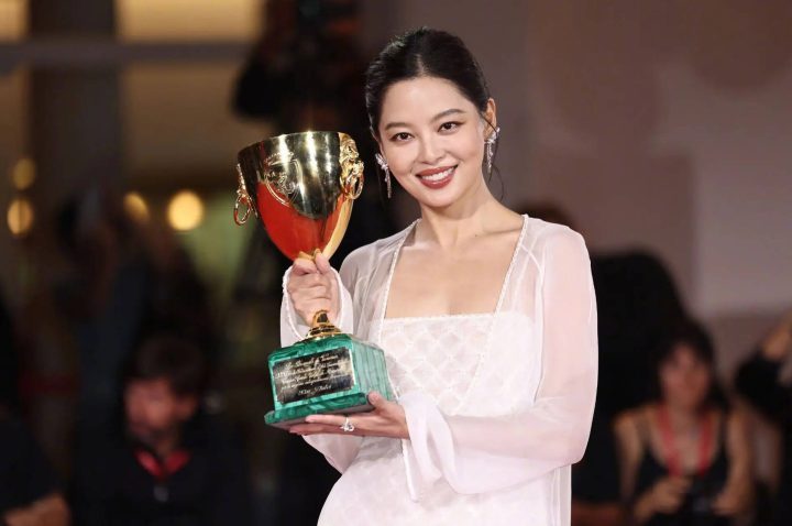 甄子丹谈提携辛芷蕾:我只是引路人,成功靠她自己-1 甄子丹谈提携辛芷蕾:我只是引路人,成功靠她自己-1