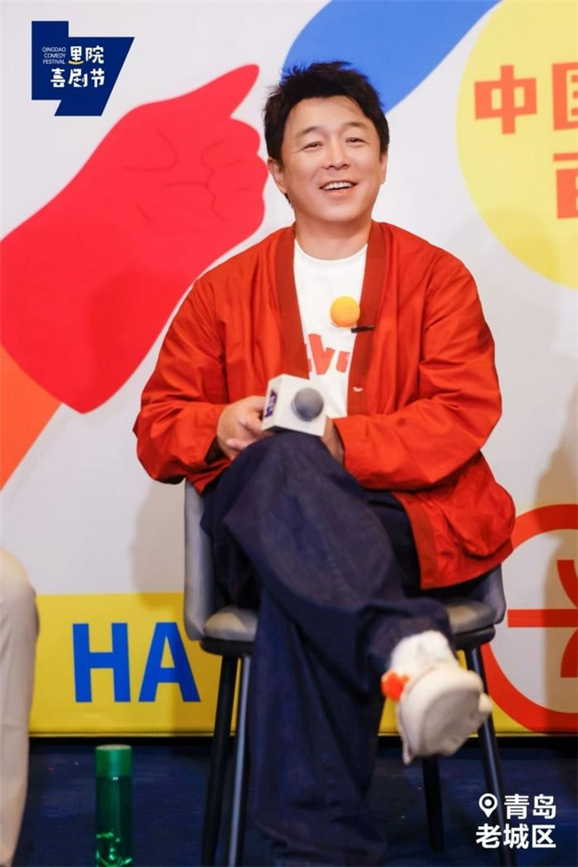 黄渤、陈佩斯等大咖聚首里院喜剧节论坛:百年喜剧“笑”谈,共话里院-2 黄渤、陈佩斯等大咖聚首里院喜剧节论坛:百年喜剧“笑”谈,共话里院-2