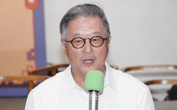 王伟忠：小S金钟奖提名，必将盛装出席-1