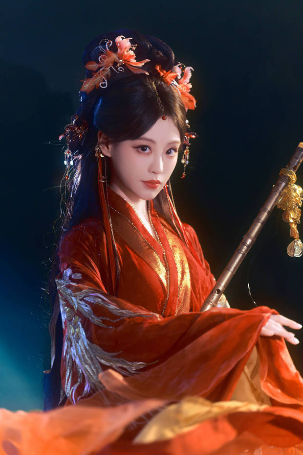 祝绪丹演绎《暗夜修罗》，红衣执伞，危险迷人-3