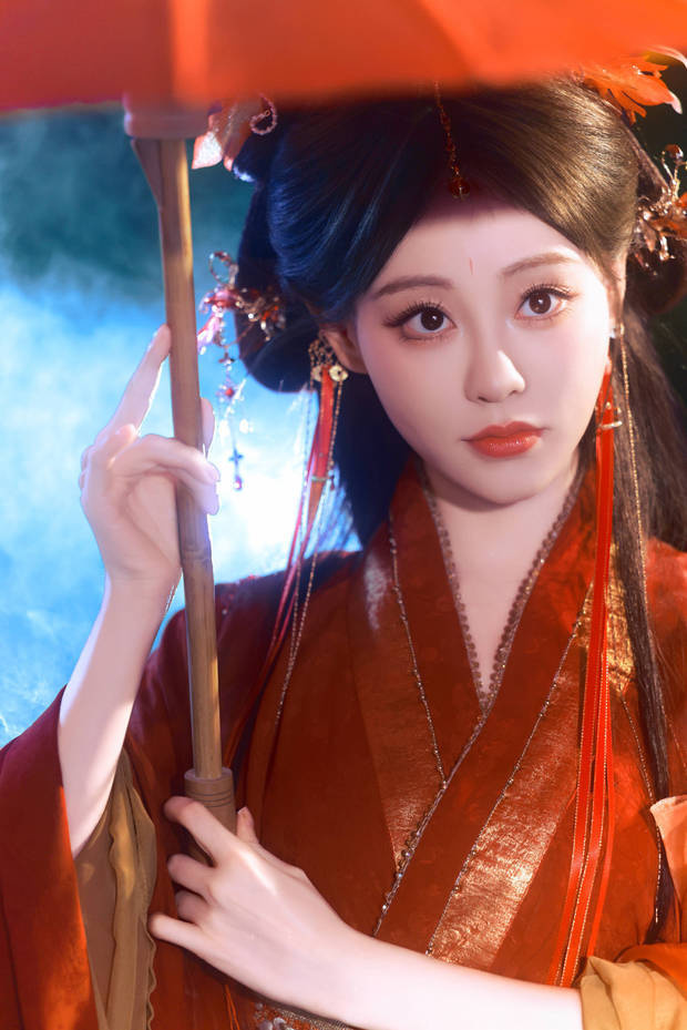 祝绪丹演绎《暗夜修罗》，红衣执伞，危险迷人-1