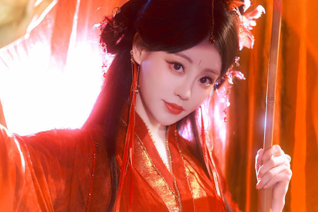 祝绪丹演绎《暗夜修罗》，红衣执伞，危险迷人-4