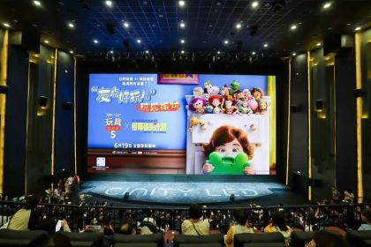 《玩具总动员5》热映，影迷分享戏外与玩具共度的温情时光